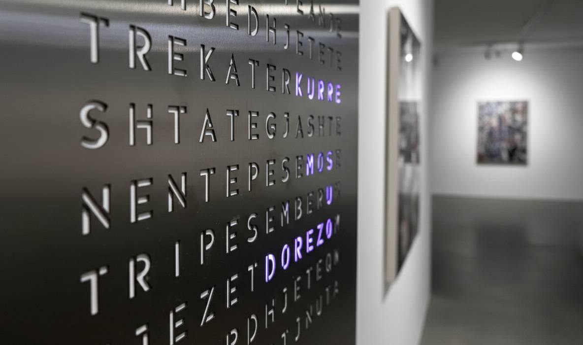 Dizajni minimalist dhe gjuha shqipe